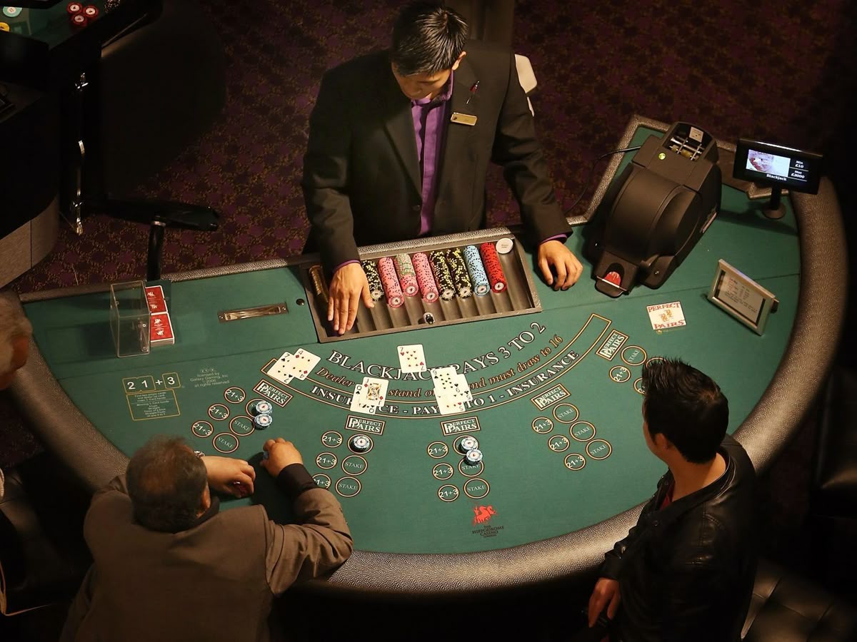 SLOT Coiner کیسینو میں پوکر گیمز