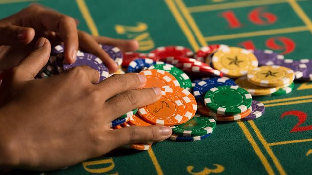 SLOT Coiner کھلاڑیوں کے لیے لائیو کیسینو سیکشن